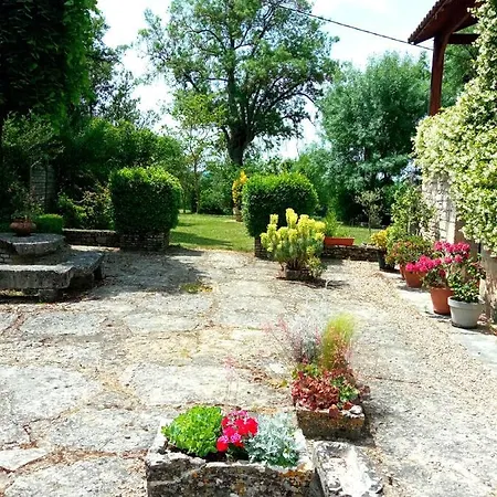 La Maison Du Pech Bed and Breakfast 3*